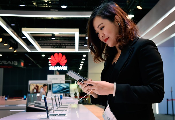 Война с Huawei. Китай отвечает миру арестамиСюжет