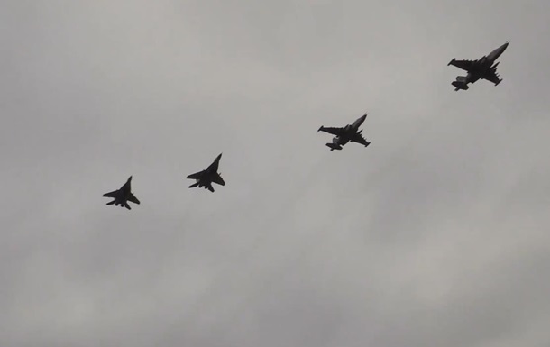 ВСУ показали полеты авиации над Азовским морем