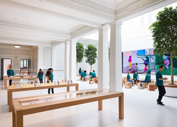 Як старовинна бібліотека перетворилась на сучасний Apple Store: фото