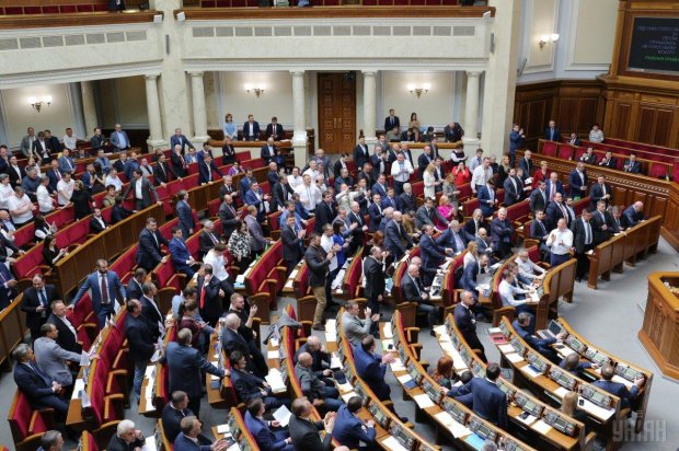 Як Зеленський ламатиме Раду, а Лошарик – систему Путіна: топ-5 блогів тижня
