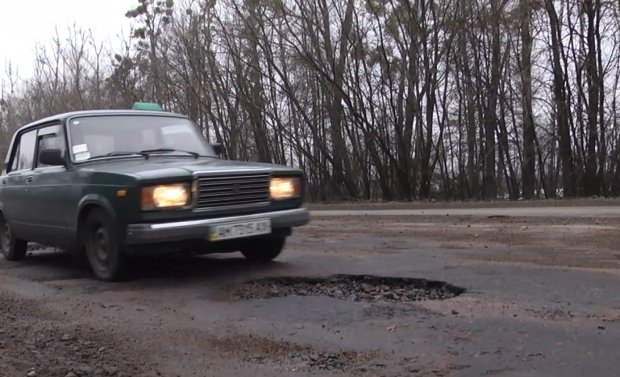 Ями на дорогах: як відшкодувати гроші на ремонт авто та де очікувати зміни