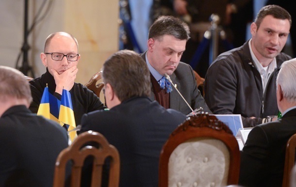 Янукович поручил Клюеву ускорить организацию проведения переговоров