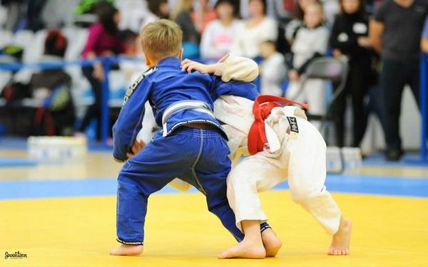 Языковые, спортивные и IT-лагеря: куда отправить ребенка на летние каникулы