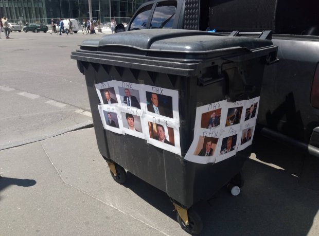 Загроза скасування закону про Очищення влади: активісти вийшли на мітинг (фото)