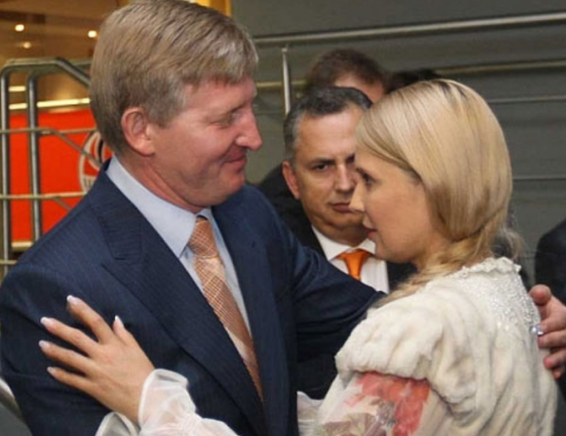 Жаркие поцелуи и объятия мировых лидеров и украинских политиков: эпичные фото вас удивят