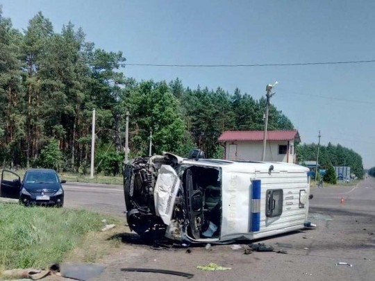 Жуткое ДТП на Волыни: скорая врезалась в грузовик, погибли люди (видео)