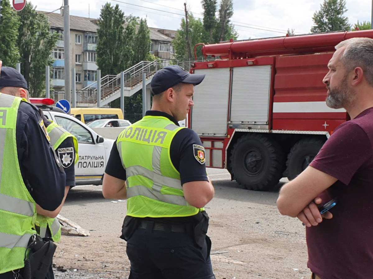 Жуткое ДТП под Киевом: Ford Mondeo влетел в самосвал, водитель скончался в карете скорой помощи