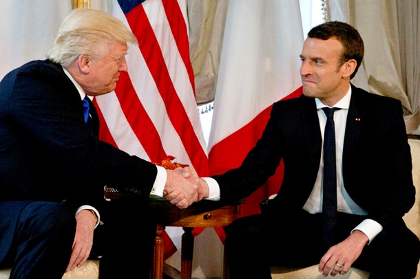 Злой Папа и грустная Мелания. Конфузы турне ТрампаСюжет