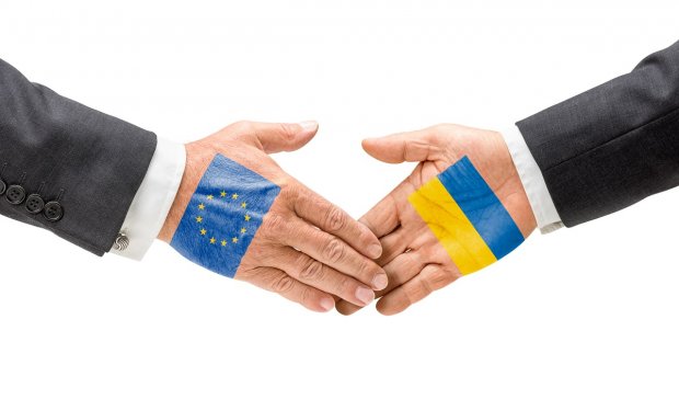 Зовнішній вектор після виборів: програми партій, які йдуть у Раду