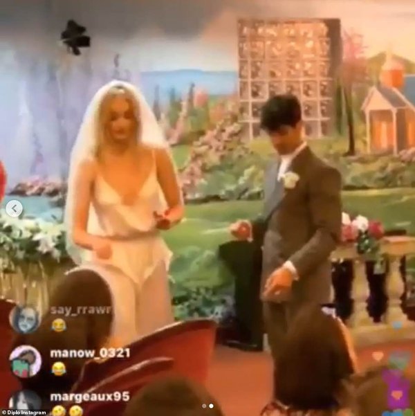 Звезда Игры престолов Софи Тернер вышла замуж (фото, видео)