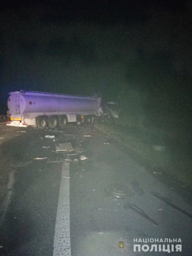 На Житомирщині вантажівка зіткнулася з автобусом: 9 загиблих, 11 потерпілих – фото і відео