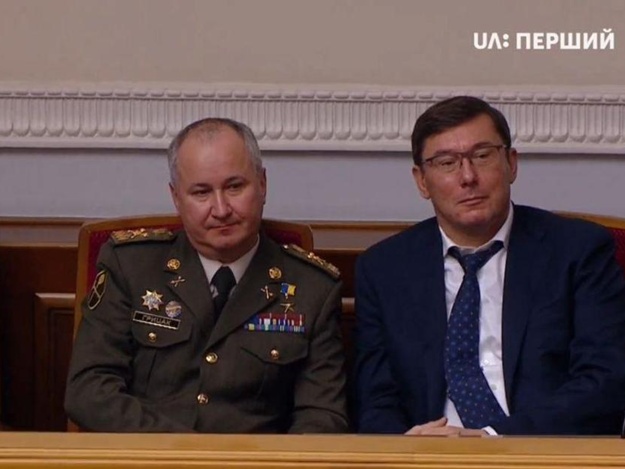 Первые пошли: глава СБУ и министр обороны подали в отставку. Генпрокурор пока молчит