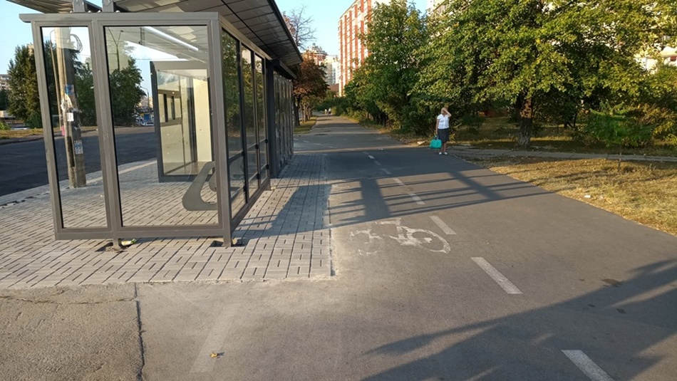 Полюбуйся: На Троещине украли часть велодорожки