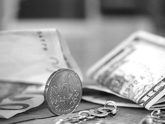 Сколько стоят евро, доллар и бензин 19 марта