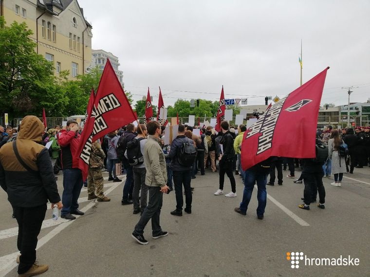 Слава Таносу - смерть врагам: в Киеве прошел антимитинг с героями киновселенной Marvel
