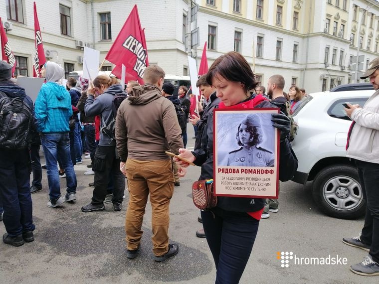 Слава Таносу - смерть врагам: в Киеве прошел антимитинг с героями киновселенной Marvel