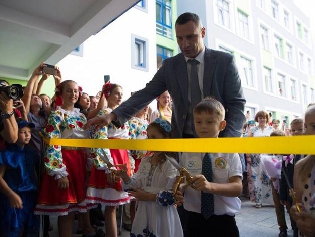 Виталий Кличко открыл самую современную школу в Украине