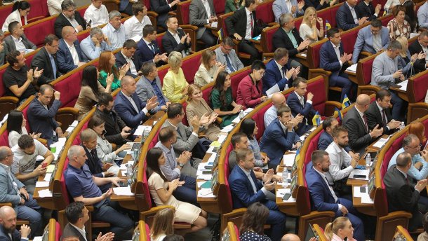 Рада поддержала признание добровольцев участниками боевых действий: реакция Зеленского Рада поддержала признание добровольцев участниками боевых действий: реакция Зеленского