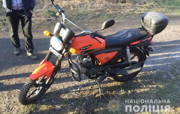 В Сумской области пьяный пенсионер угнал из магазина новый мопед