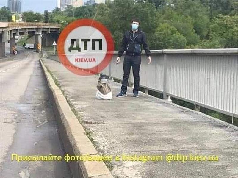 Минирование Моста метро в Киеве: появились первые фото и видео