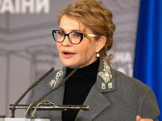 «Колір настрою — чорний?»: Тимошенко знову змінила зачіску