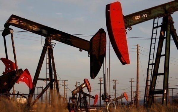 Нефть дешевеет на рисках для спроса на сырье