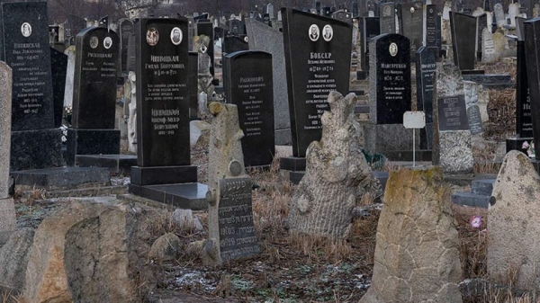 Под Одессой госпитализировали 6-летнего мальчика, выпившего водку на кладбище