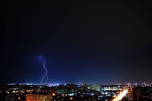 Двойная радуга, грозовые молнии и огненный закат: одесситы наблюдали удивительные явления