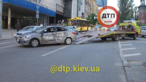 Смертельное ДТП в центре Киева: мотоциклист врезался в такси