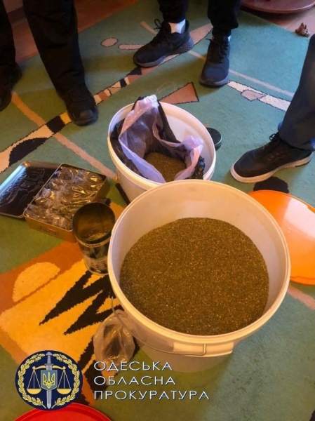 В Одессе будут судить мужчину и его подельников, которые организовали поставки наркотиков в колонию. Фото