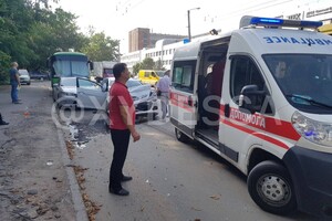 Два похожих ДТП: в Одессе водителям троллейбуса и маршрутки стало плохо за рулем