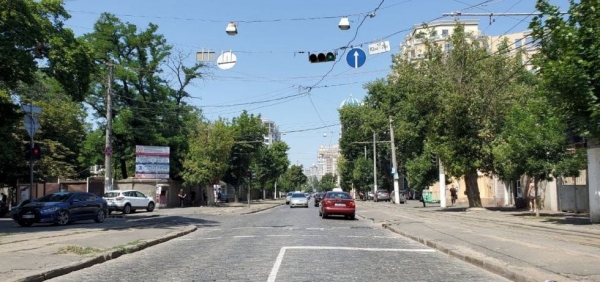 Брусчатка Французского бульвара покрылась пластиковой разметкой 