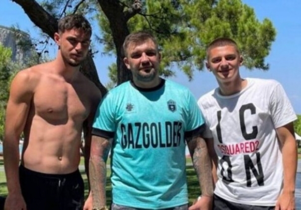 На память из Турции: футболисты сборной Украины сфотографировались Бастой