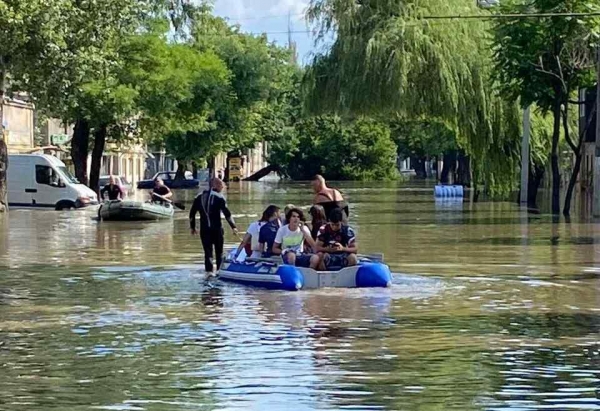 Спасатели запустили по Атамана Головатого лодки. Фото