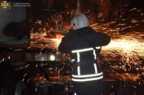 В Одессе около часа тушили пожар на территории продмаша