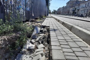 Год после капитального ремонта: в Одессе начал разрушаться спуск Маринеско