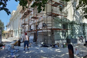В Одессе заканчивают реставрацию Украинского театра: как он выглядит