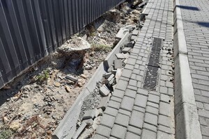Год после капитального ремонта: в Одессе начал разрушаться спуск Маринеско