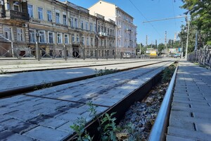 Год после капитального ремонта: в Одессе начал разрушаться спуск Маринеско
