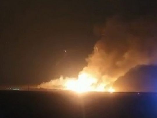 Потужний вибух на військових складах у Казахстані: мешканців прилеглих будинків евакуювали (відео)