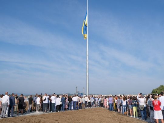«Велике будівництво»: на Буковині відкрили найвищий в області флагшток