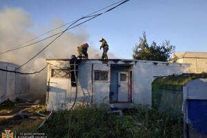 Выгорело 120 квадратных метров: в Затоке тушили пожар на крупной базе отдыха