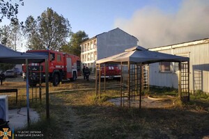 Выгорело 120 квадратных метров: в Затоке тушили пожар на крупной базе отдыха