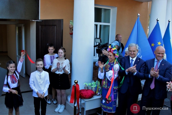 На окраине Одессы открыли школу, деньги на капремонт которой дали европейцы. Фото