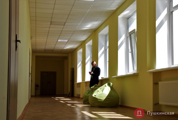 На окраине Одессы открыли школу, деньги на капремонт которой дали европейцы. Фото