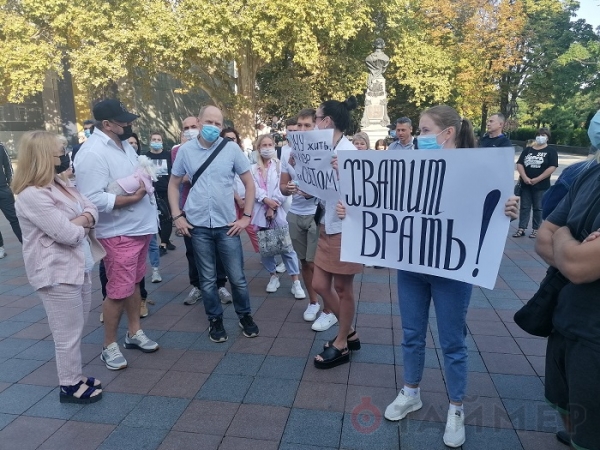 Жильцы домов на Сахарова три года платят за свет по промышленному тарифу