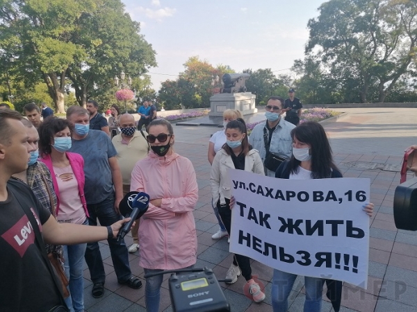 Жильцы домов на Сахарова три года платят за свет по промышленному тарифу