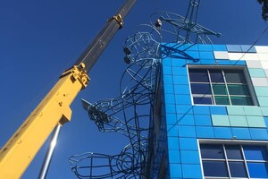 "Падший ангел": в Одессе демонтировали скульптуру святого Михаила