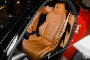 Есть на что посмотреть: в Одессе заметили яркую Ferrari за восемь миллионов