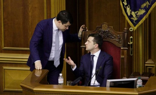 Разлад в «Слуге народа»: грозит ли Разумкову отставка
